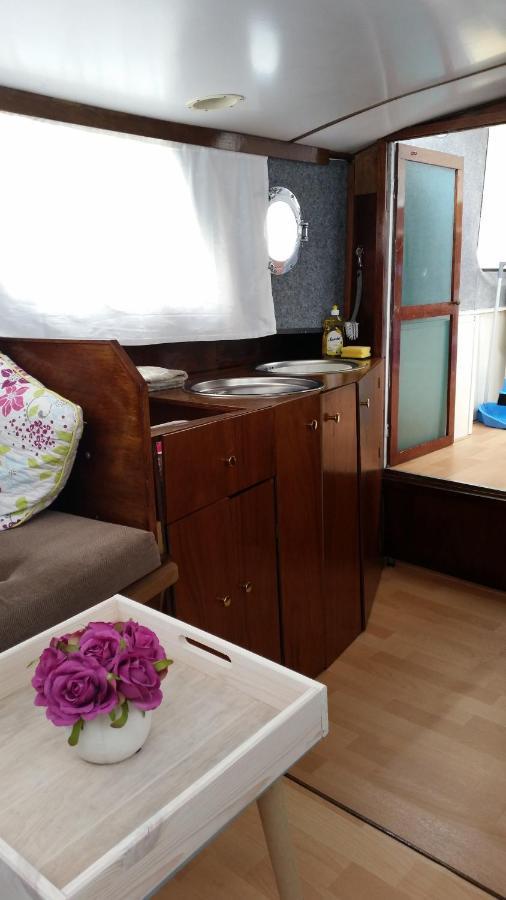 Boat Ella - Kamperen Op Het Water -Niet Om Mee Te Varen -Read Host Profile-Lees Hostprofiel Jutrijp Esterno foto