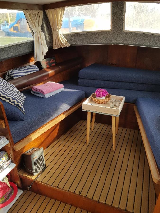 Boat Ella - Kamperen Op Het Water -Niet Om Mee Te Varen -Read Host Profile-Lees Hostprofiel Jutrijp Esterno foto