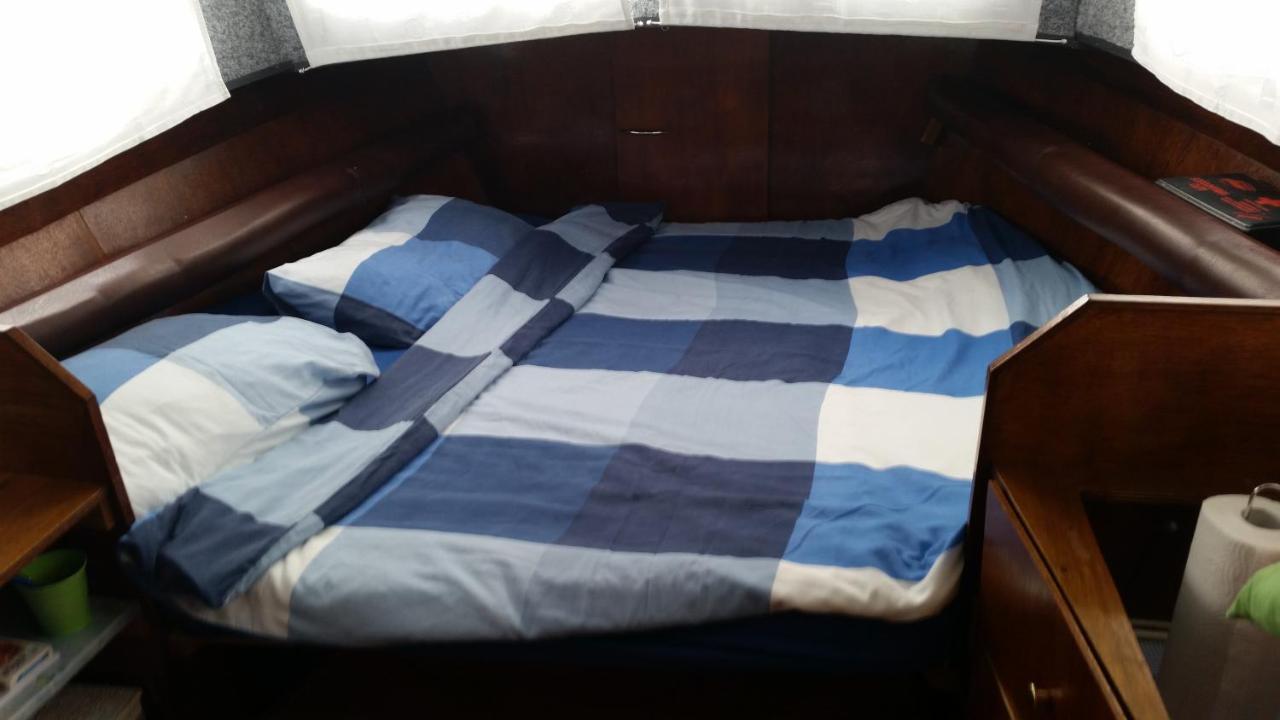 Boat Ella - Kamperen Op Het Water -Niet Om Mee Te Varen -Read Host Profile-Lees Hostprofiel Jutrijp Esterno foto