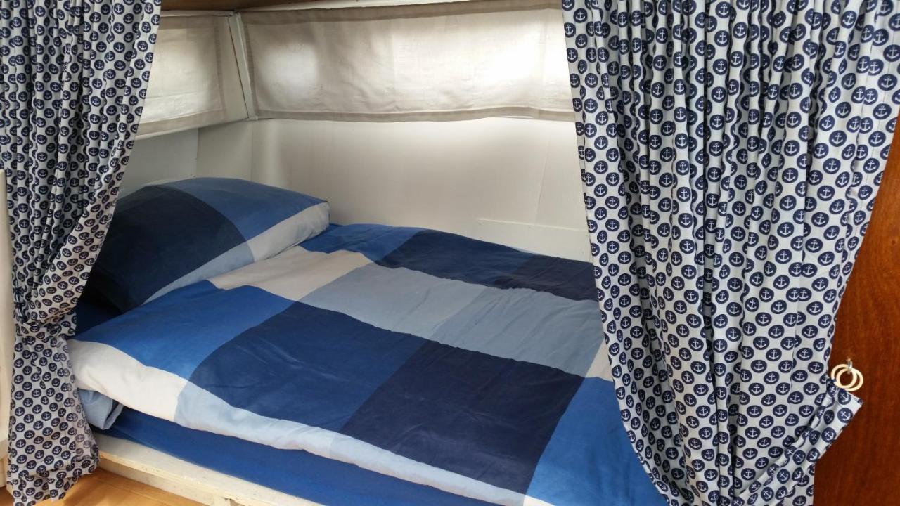 Boat Ella - Kamperen Op Het Water -Niet Om Mee Te Varen -Read Host Profile-Lees Hostprofiel Jutrijp Esterno foto