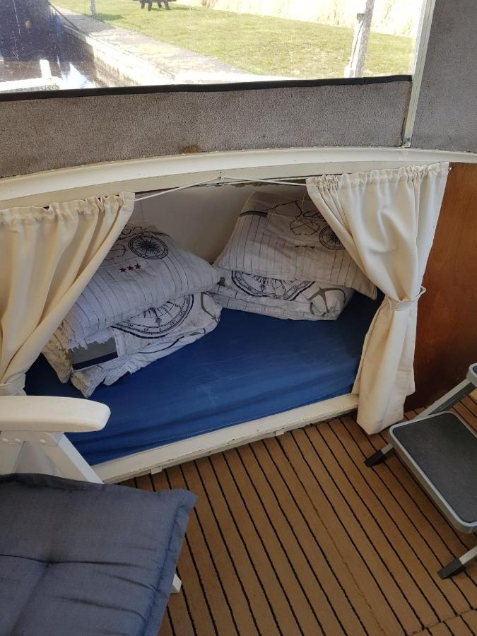 Boat Ella - Kamperen Op Het Water -Niet Om Mee Te Varen -Read Host Profile-Lees Hostprofiel Jutrijp Esterno foto