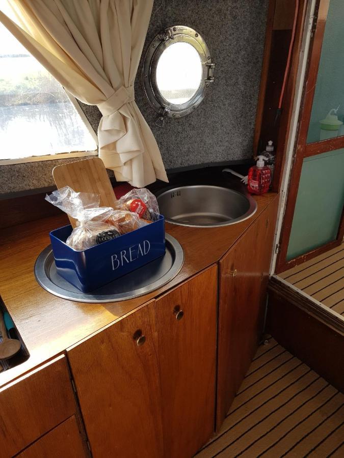Boat Ella - Kamperen Op Het Water -Niet Om Mee Te Varen -Read Host Profile-Lees Hostprofiel Jutrijp Esterno foto